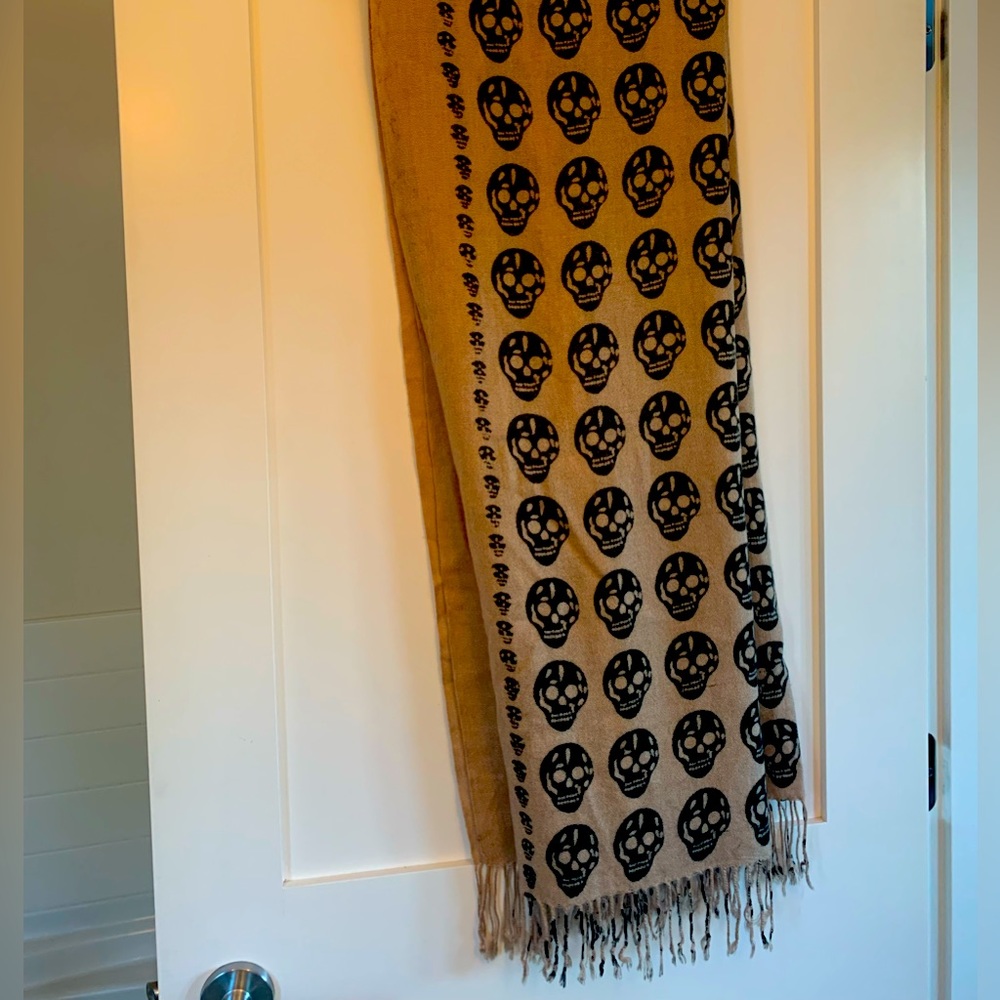 Scull scarf